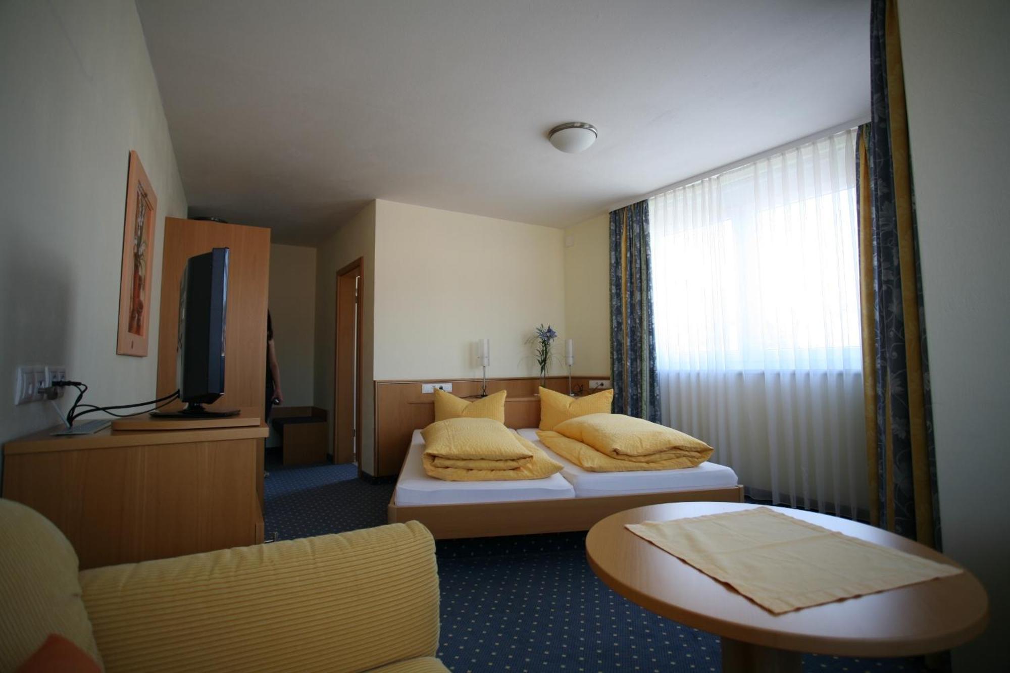 Hotel Linde Pfalz Silz  Exteriér fotografie