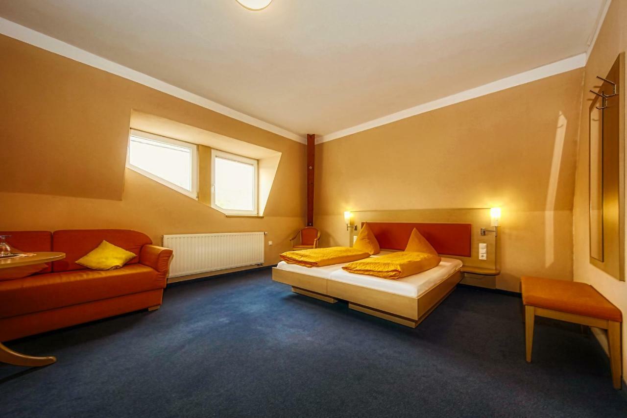 Hotel Linde Pfalz Silz  Exteriér fotografie