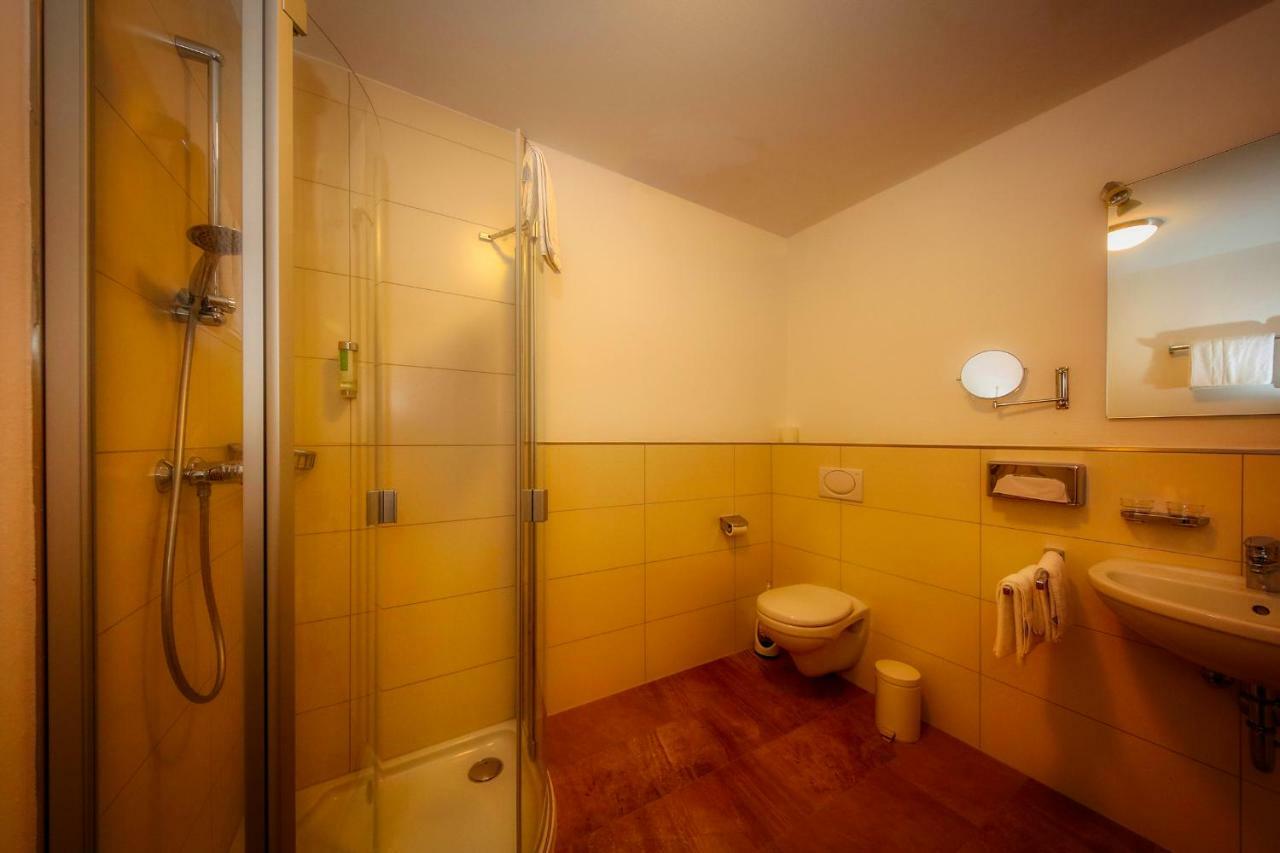 Hotel Linde Pfalz Silz  Exteriér fotografie